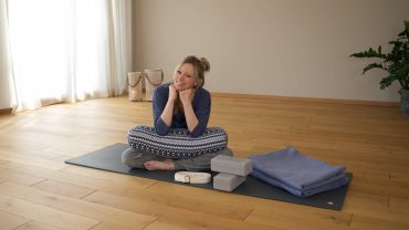 Verena Di Bernardo erklärt Yoga-Zubehör